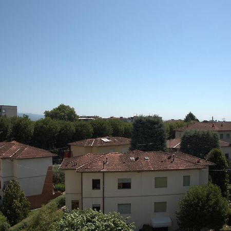 Appartamento Via Grandi - Free Gated Parking - 5 Minutes From Center Lucca Bagian luar foto